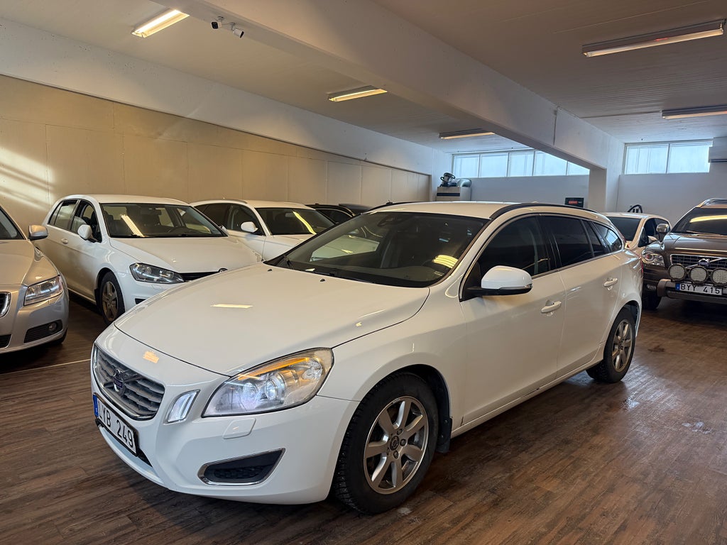 Volvo V60 D2 Momentum Euro 5 Nybesiktigad UA 