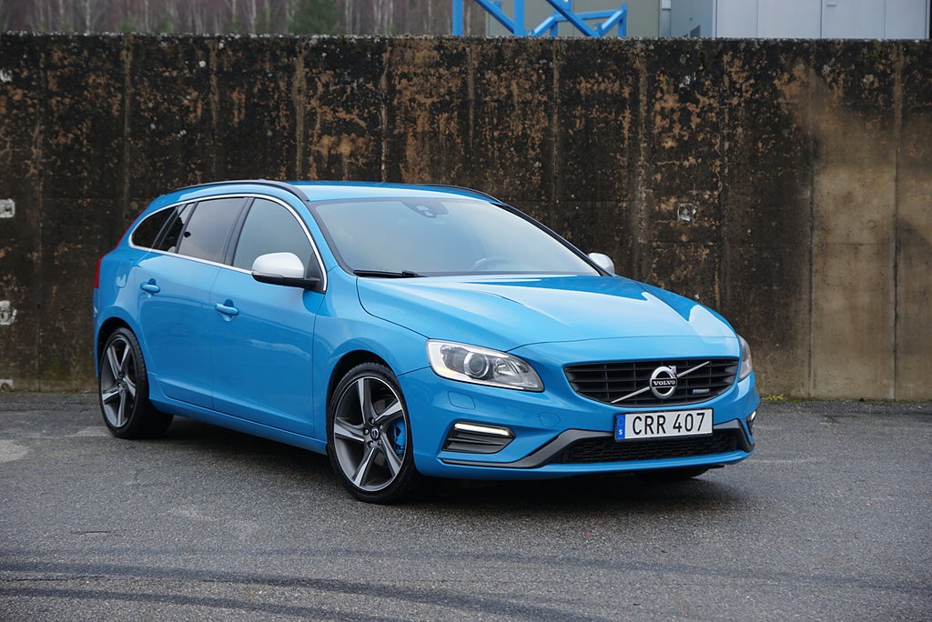 Volvo V60 D4 181hk R-Design|Rebel Blue|Drag|Värmare|Navi|