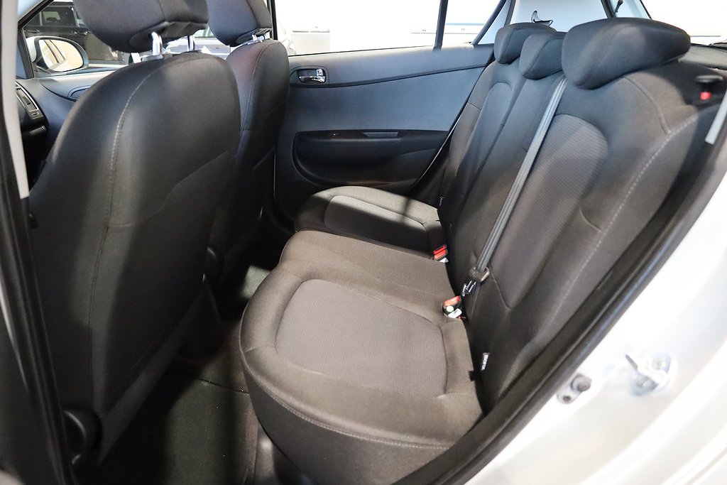 Hyundai i20 5-dörrar 1.4 Aut Premium PDC Blåtand 2014