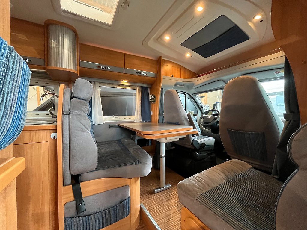 Adria Coral 670 SL /B-körkort/Solcell/Långbädd/Garage - Adria