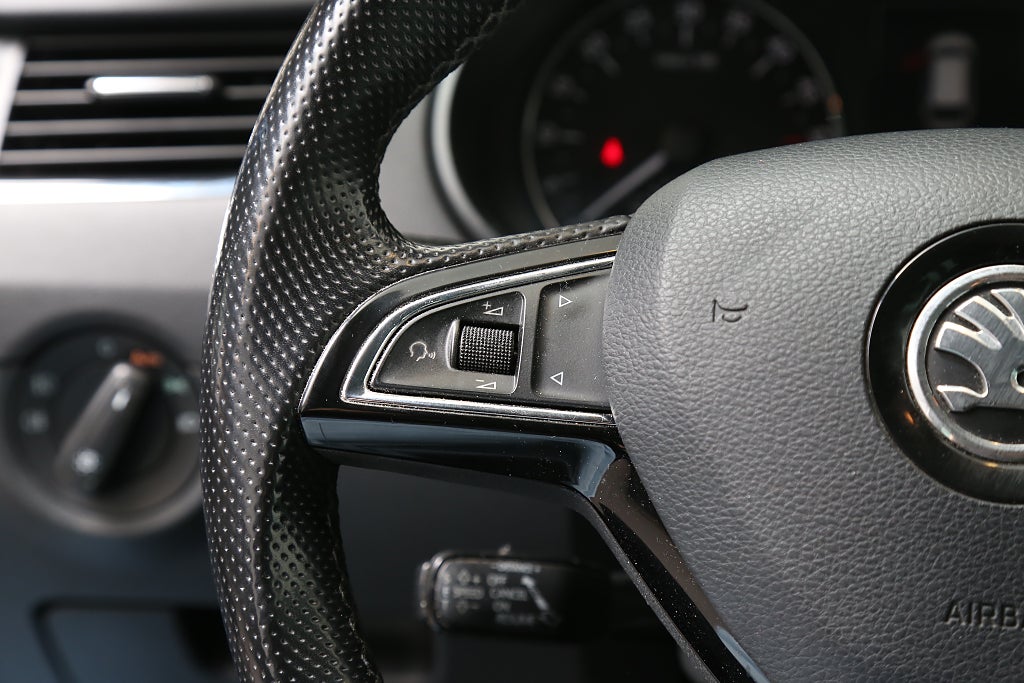 Skoda Octavia 2,0 TDI 4x4 Style Kombi Värmare Dragkrok