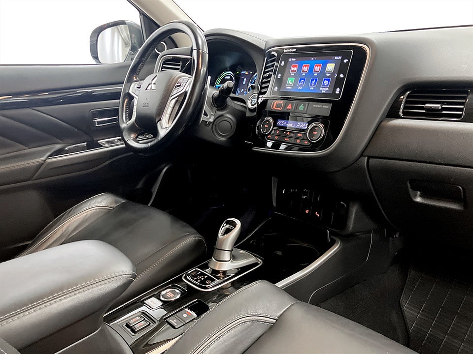 Bild på Mitsubishi Outlander Business PHEV 203hk Aut 4WD DRAG B-KAMERA ELSTOL