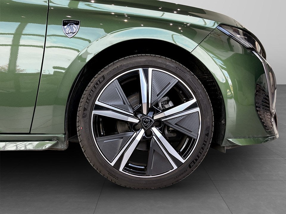 Bild på Peugeot 308 5D GT 1.2 PT 130hk Aut - BACKKAMERA, CARPLAY