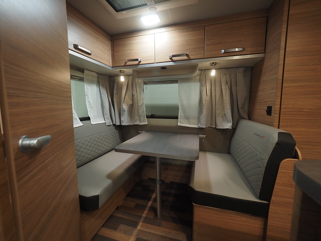 Weinsberg CaraOne 390 QD  Edition Hot