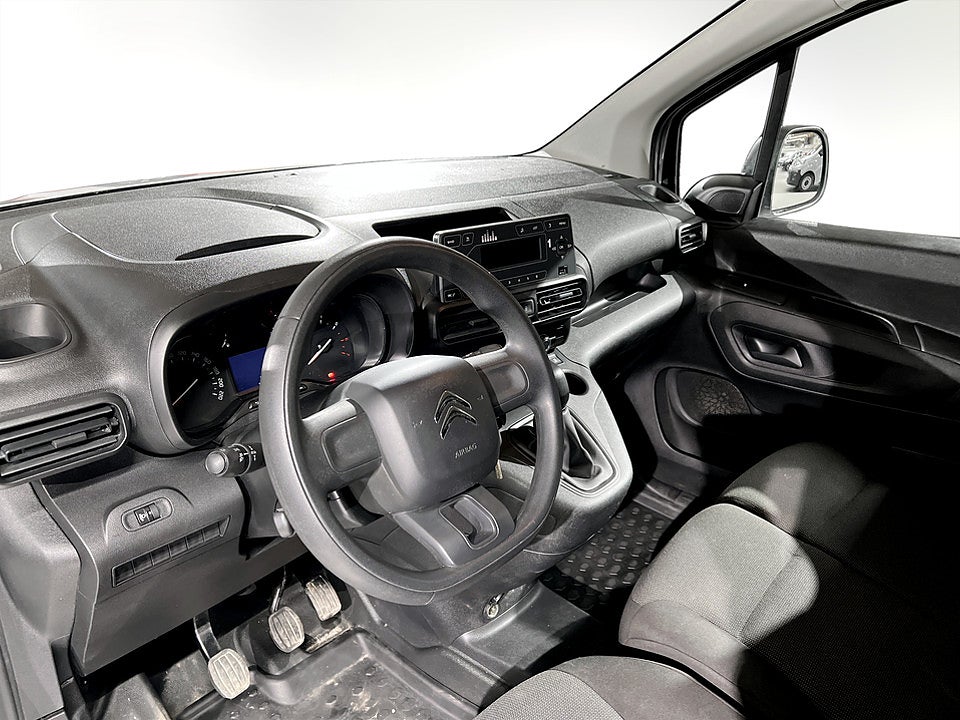 Bild på Citroën Berlingo New Bus 1.5 BlueHDi 75hk L1 DRAG P-SENSORER BAK