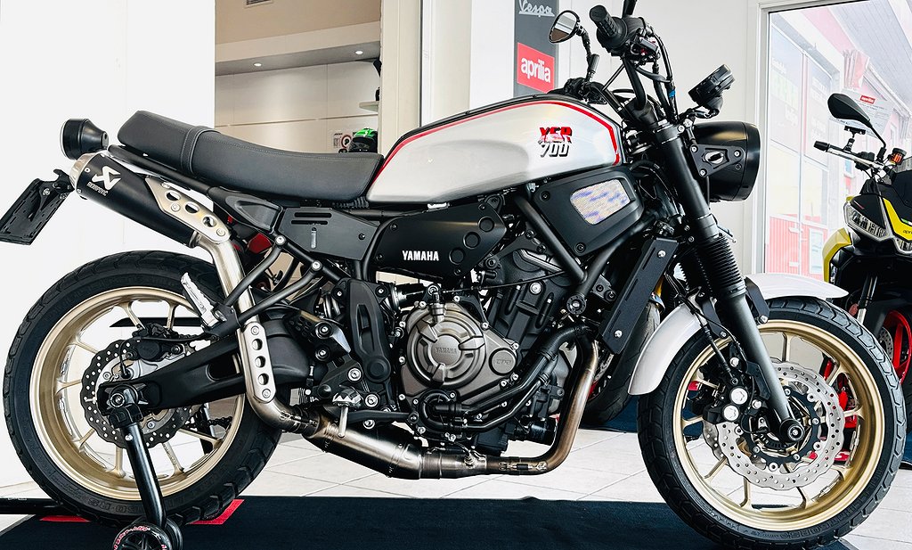 Yamaha XSR700  XTRIBUTE Akrapovic