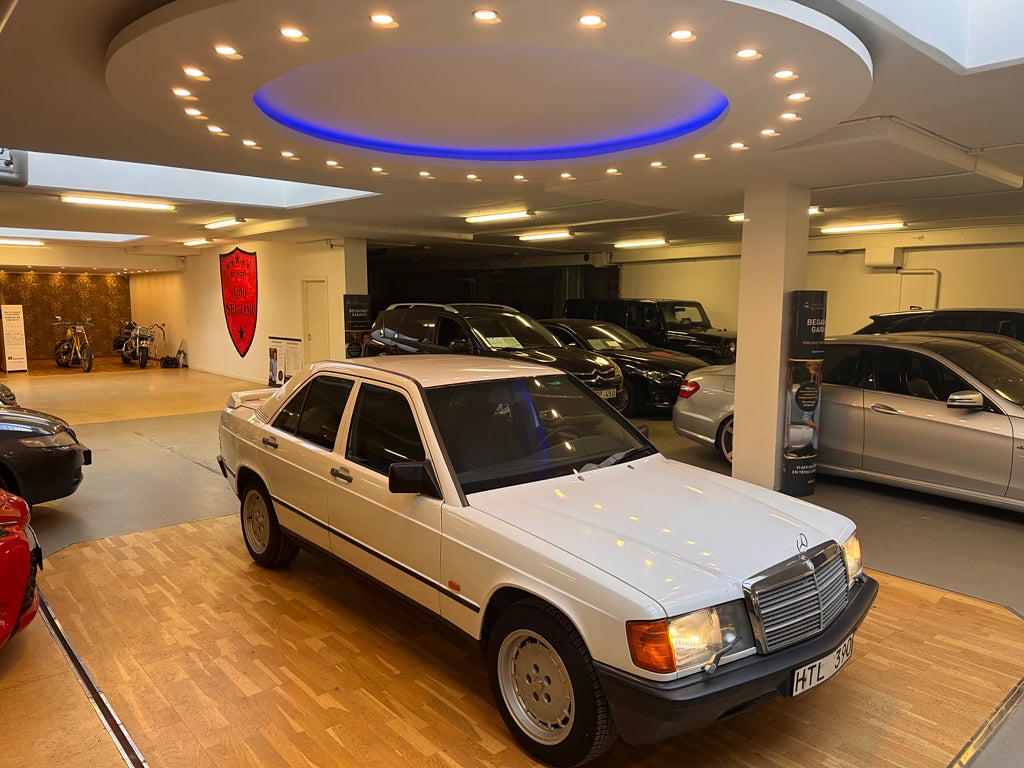 Mercedes-Benz W201 190 E 4G-Tronic Rostfri lågmilare!