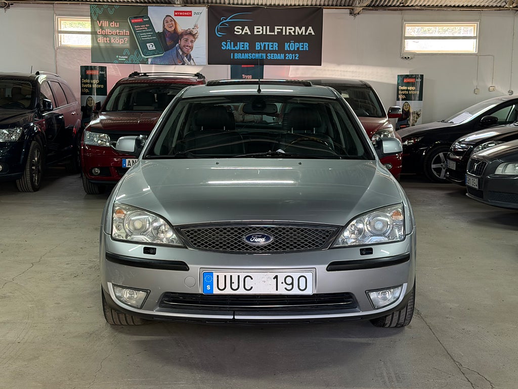 Ford Mondeo Halvkombi 2.5 V6 Välskött Endast 10200 mil Taklucka