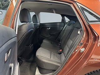 Hyundai i30 1.6 CRDi Select S&V-däck/Dragkrok/Motorvärmare – bild 13