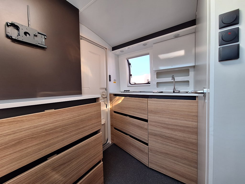 Adria Action 391 LH Dinette, Soltak