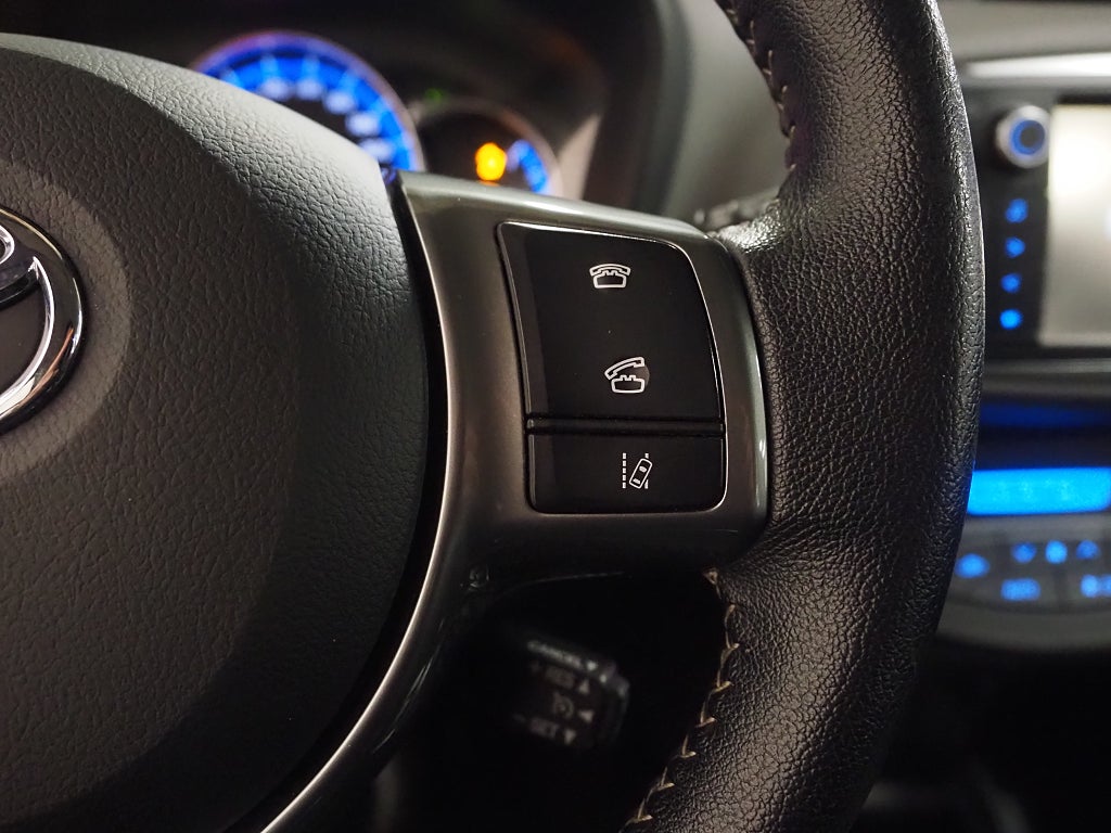 Toyota Yaris Hybrid e-CVT Edition Feel Backkamera Låga mil