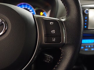 Halvkombi Toyota Yaris 19 av 21