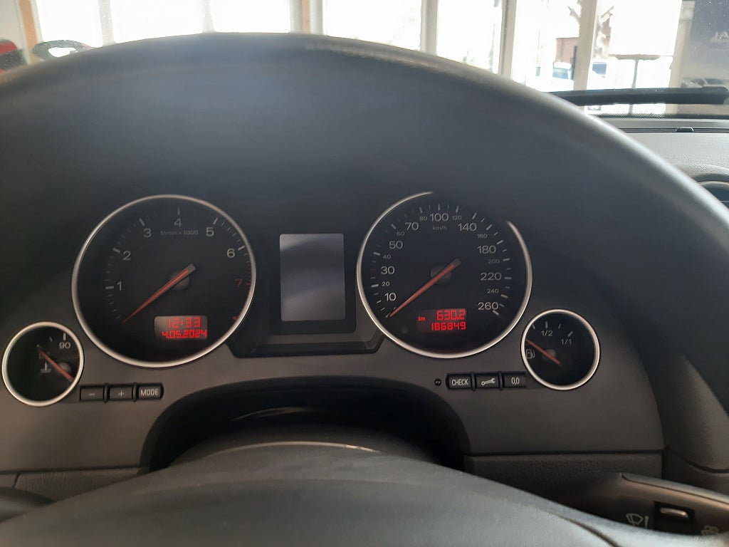 Audi A4 2004 - miniatyr 6