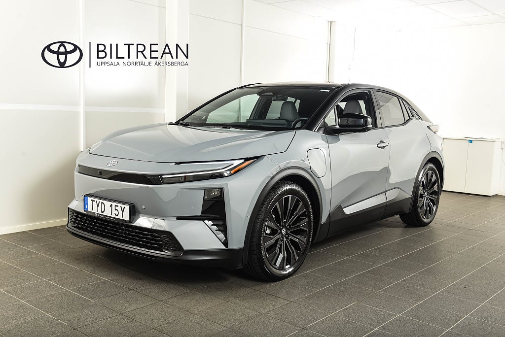 Toyota C-HR+ Executive AWD JBL Panorama Grå interiör 77 kWh 
