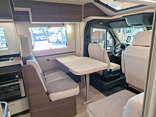Husbil-halvintegrerad Adria MATRIX SUPREME MB 670 SL 5 av 15