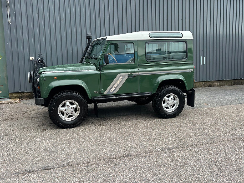 Land Rover Defender 90 Kombi 2.5 300Tdi 4x4 7-sits / Svensksåld