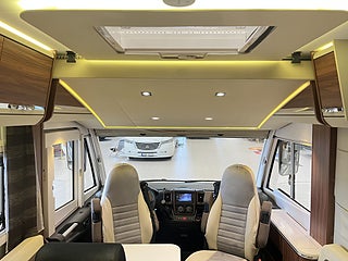 Husbil-integrerad Adria SONIC 700 SC 11 av 27