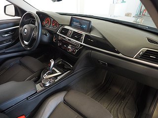 Sedan BMW 330e 10 av 22