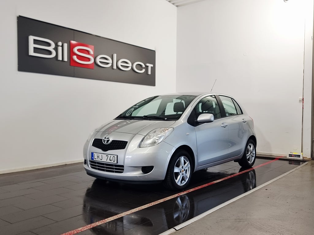 Toyota Yaris 5-dörrar 1.3 VVT-i  Kamkedja Ny Koppling Ny Besiktad 