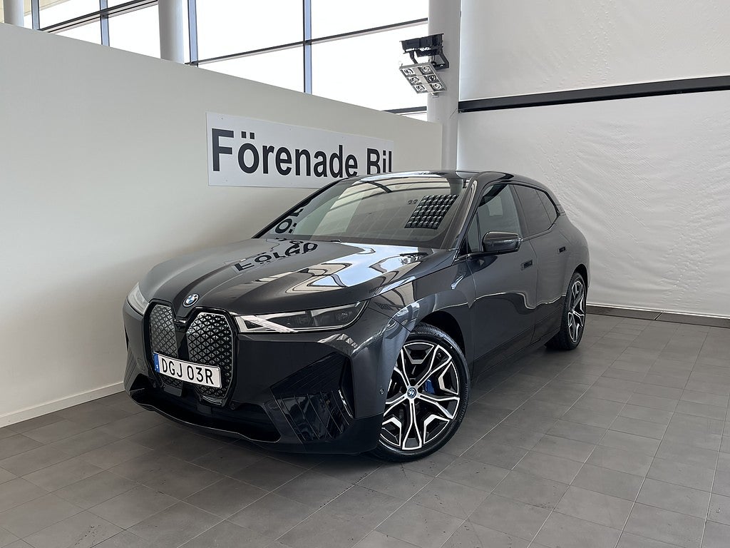 BMW iX xDrive40 4,95 ränta Sportpaket Innovation 22" H/K Drag 