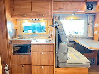 Husbil-halvintegrerad Adria Izola 687 SP 10 av 38