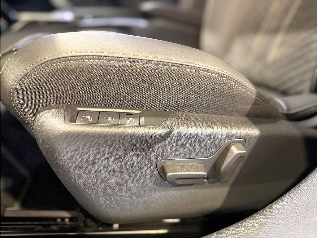 Bild på Peugeot 2008 GT 1.2 PT 130hk Aut - B-KAMERA, CARPLAY