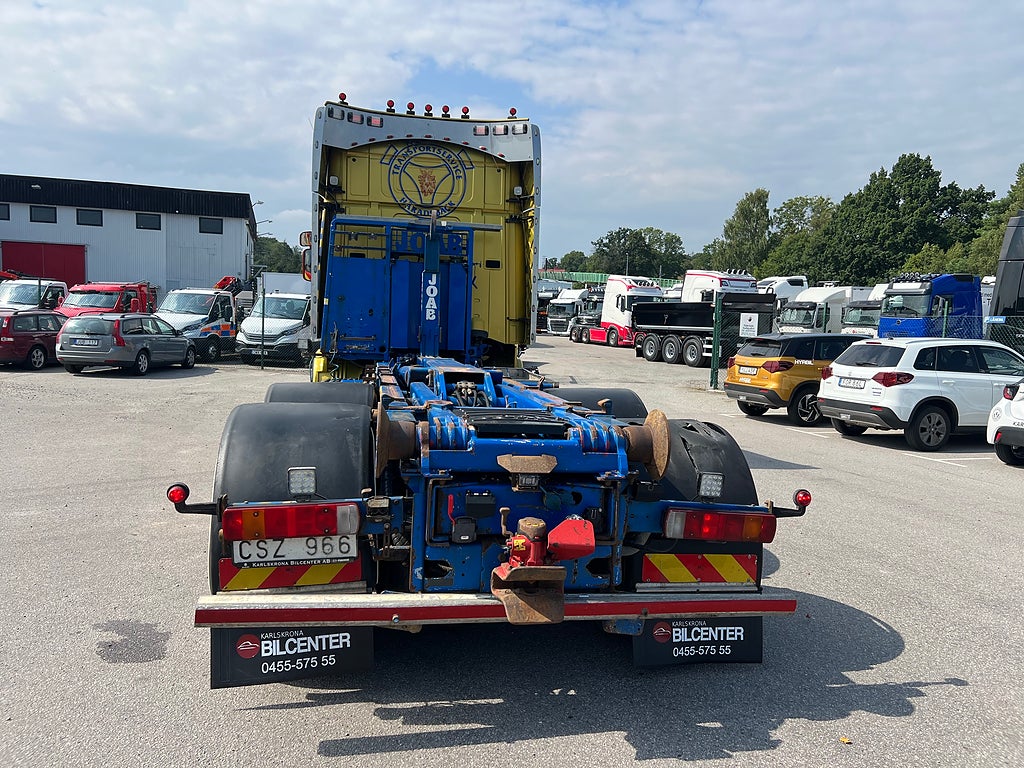 Scania R560 V8 6x4 Tandem, Lastväxlare