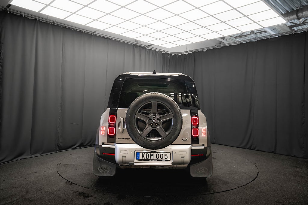 Land Rover Defender 110 D250 7-sits PANO LUFT D-VÄRM DRAG MERIDIAN 360 MOMS
