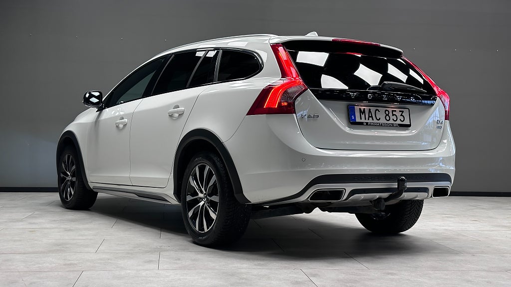Volvo V60 Cross Country 2016 - miniatyr 16