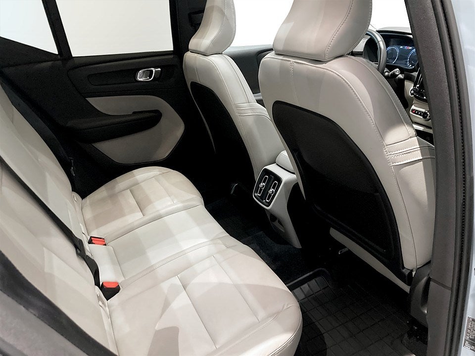 Bild på Volvo XC40 Momentum T5 250hk Aut - H/K,PANO,360-KAMERA