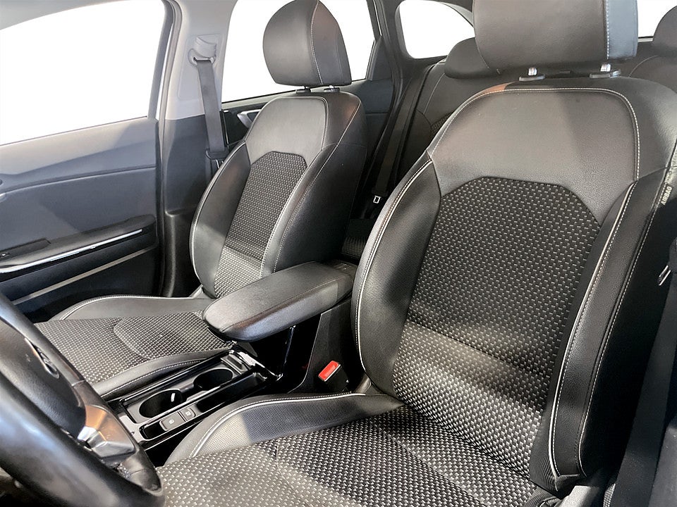 Bild på Kia Ceed SW PHEV 141hk B-KAMERA CARPLAY RATTVÄRME