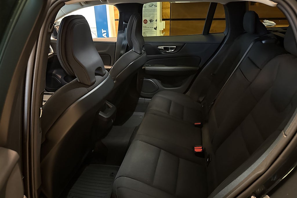 Volvo V60 D3 AWD Automat Momentum Navi Drag Kamera Värmare miniatyr 14
