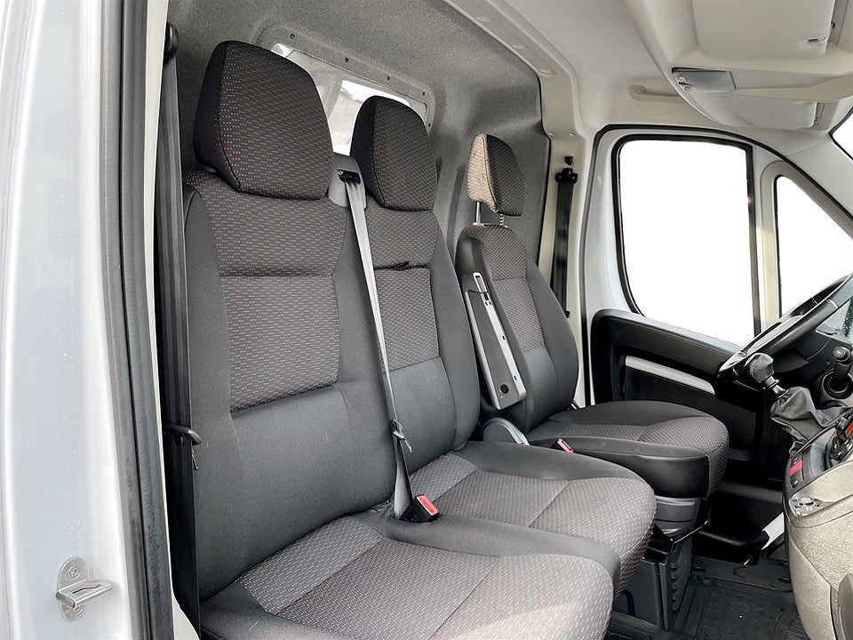 Bild på Citroen Jumper Bus Pre 2.2 BHDi 165hk L3H2 NYBILSGARANTI TOM 2028
