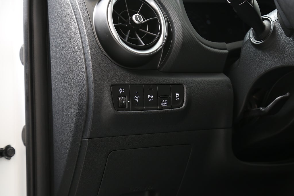 Hyundai Kona Hybrid 1,6 GDI 141hk Essential Aut Navi Extraljus Drag 2021