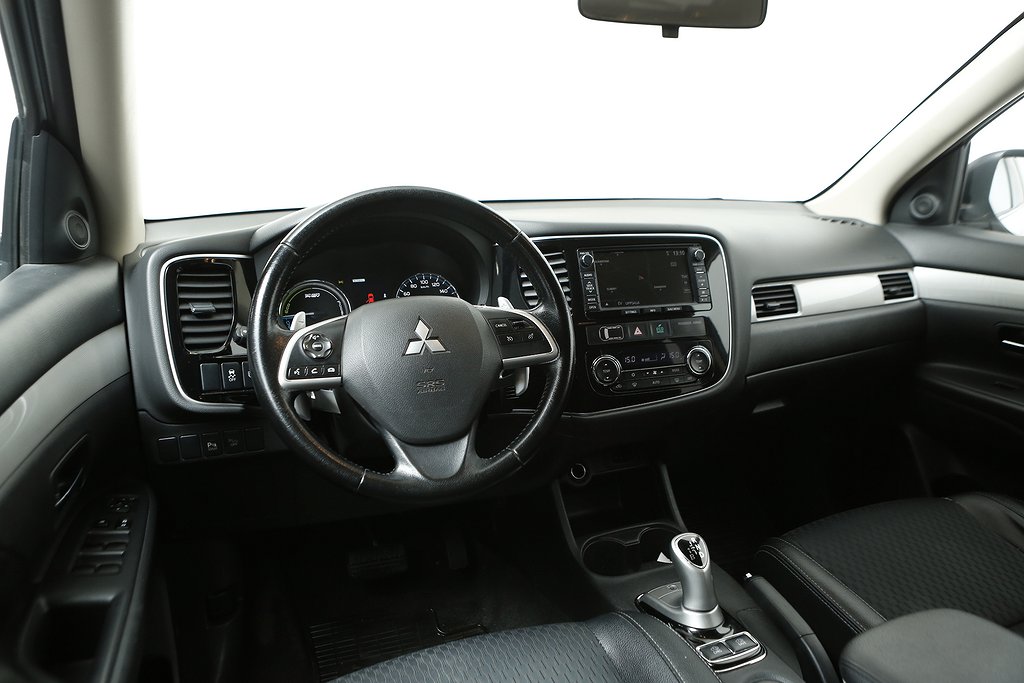Mitsubishi Outlander Plug-in hybrid 4WD Aut Extraljus Drag 2014