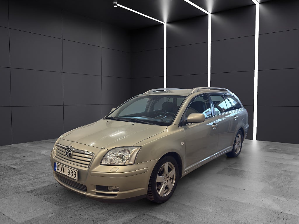 Toyota Avensis Kombi 1.8 VVT-i |NY SERVAD|NY BESIKTIGAD|AC|DRAG|