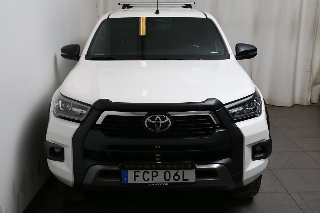 Toyota Hilux Dubbelhytt 2,8 Invincible 204hk 4WD JBL Skinn Navi Kåpa 2021