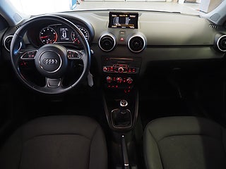 Halvkombi Audi A1 13 av 21