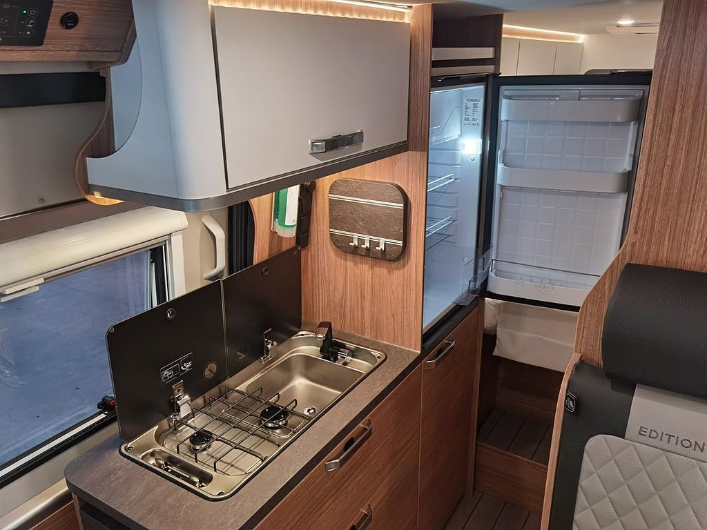 Weinsberg 630  Carabus ME Edition Fire , automat,  långbädd thumbnail