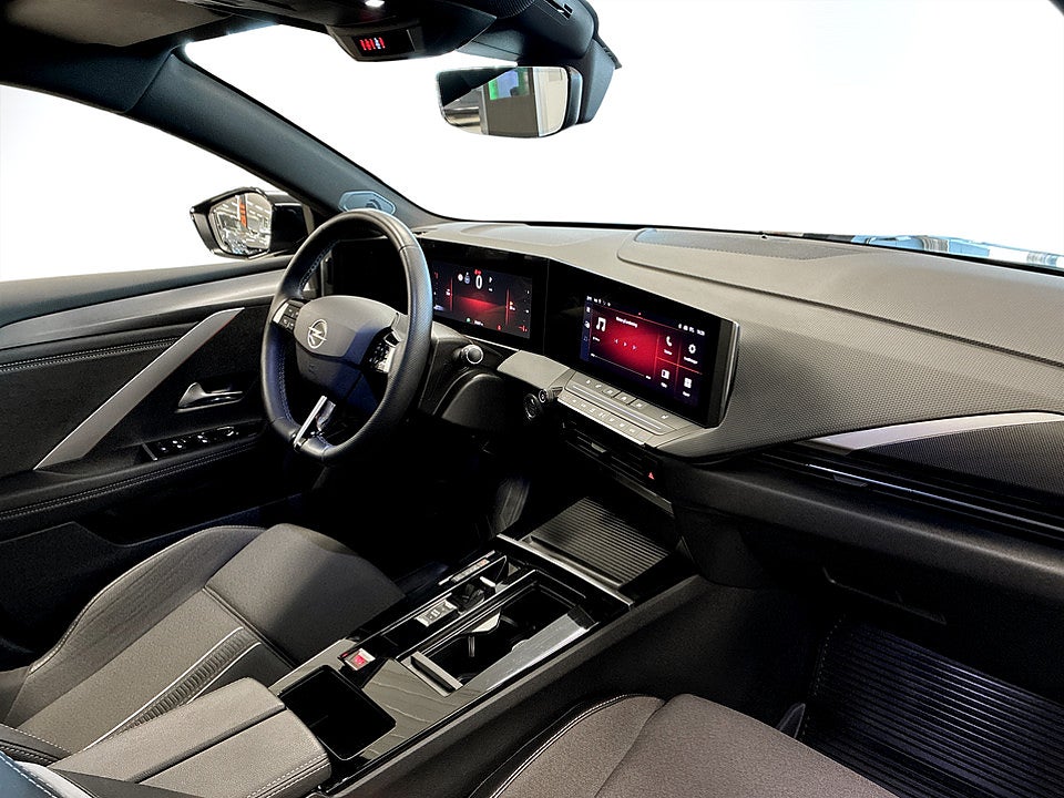 Bild på Opel Astra ST First Edition 1.2 PT 130hk Aut B-KAMERA CARPLAY