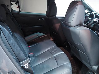Halvkombi Nissan Leaf 8 av 21