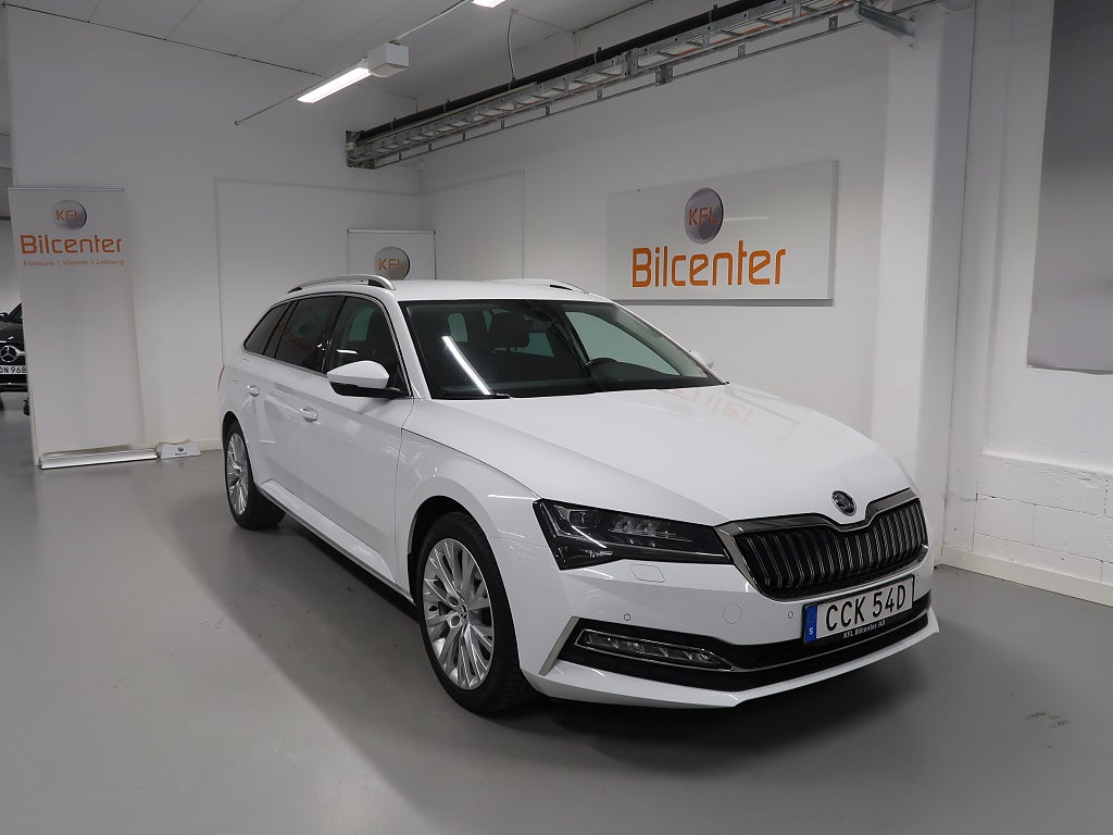 Skoda Superb iV 1.4 TSI Style V-Däck ingår Cockpit-Drag-Kamera-Värma