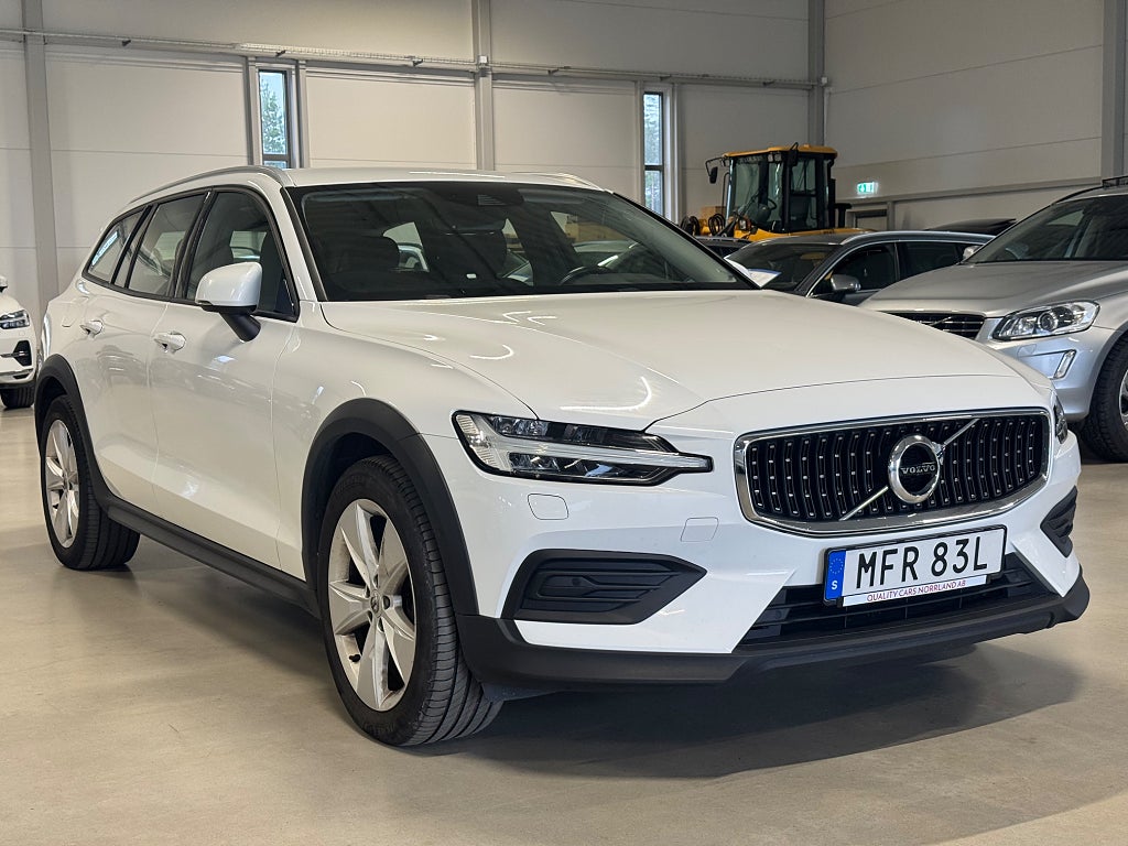 Volvo V60 Cross Country D4 AWD AUT DRAG KAMREM BYTT LEASBAR NYSERVAD EN ÄGARE
