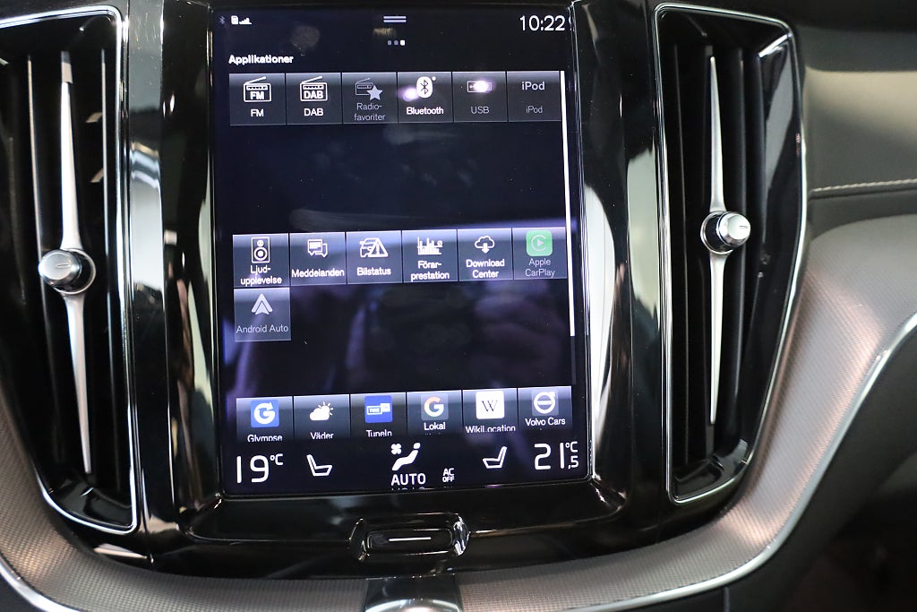 Volvo XC60 Recharge T6 AWD AUT R-Design Pano H&K Navi Kamera 2021