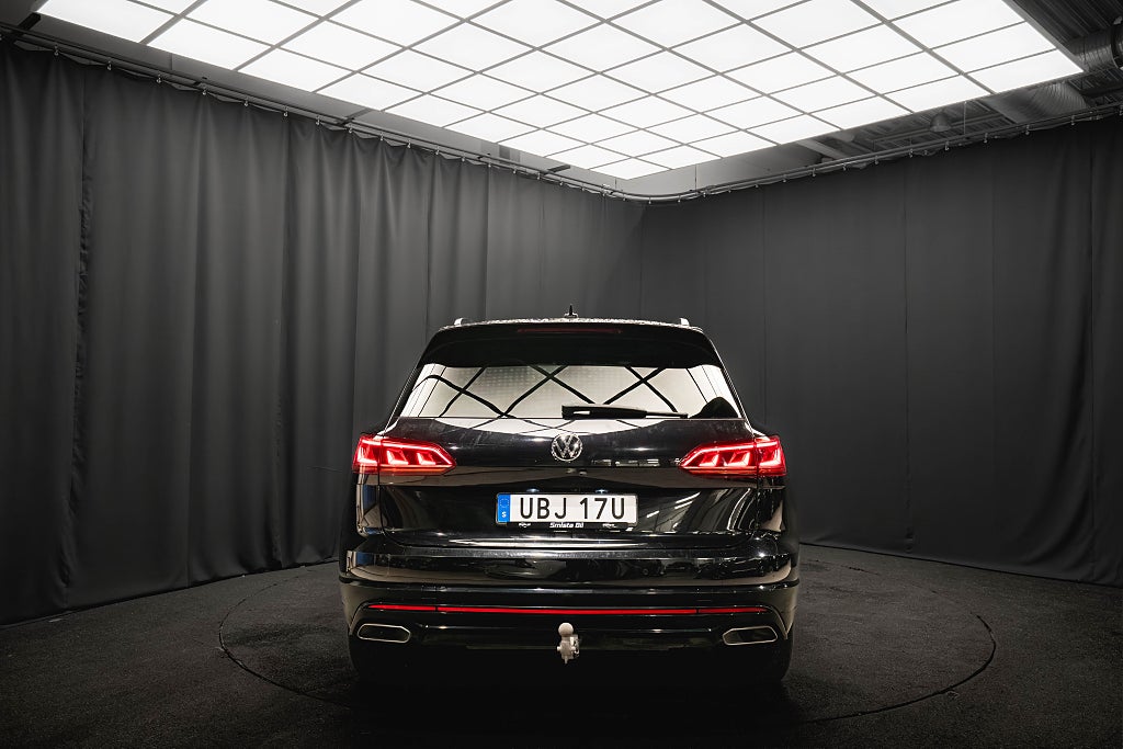 Volkswagen Touareg TDI 4M R-Line BLACK MAX PANO LUFT 21' DRAG D-VÄRM MOMS
