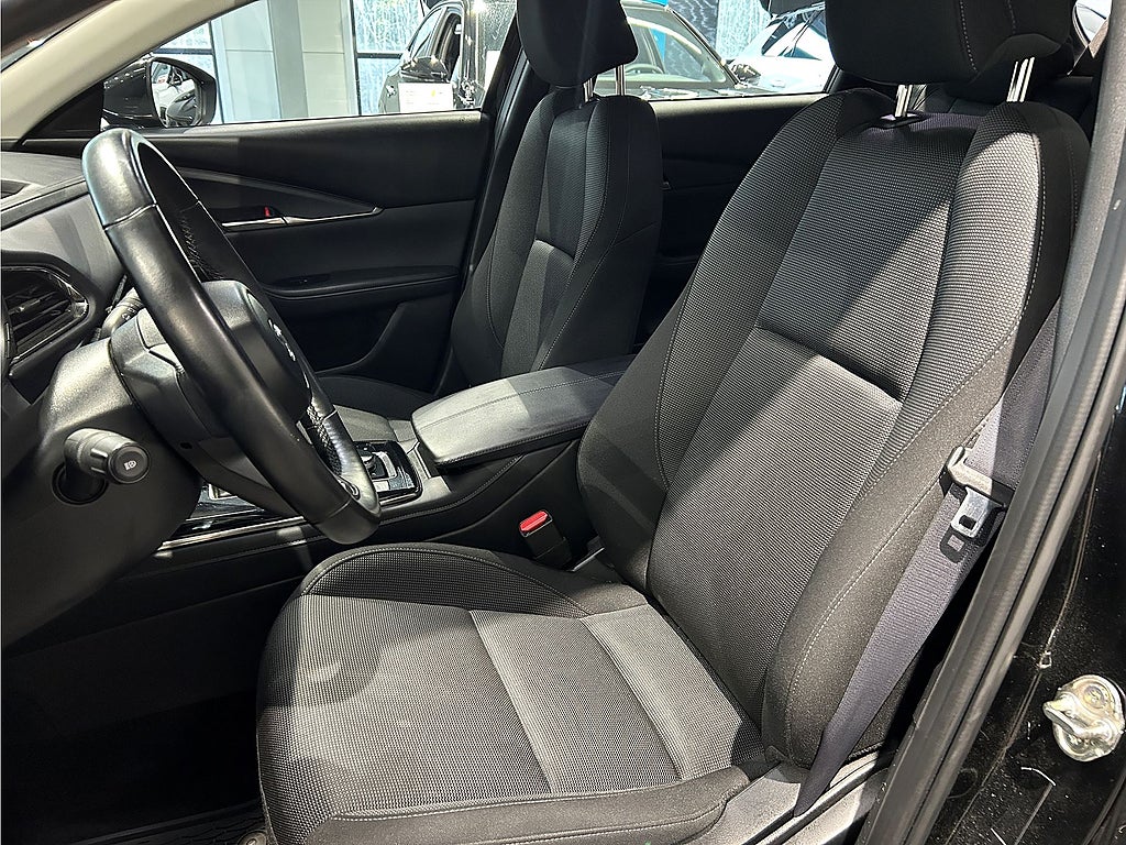 Bild på Mazda CX-30 Sky 2.0 150hk - B-KAMERA, CARPLAY