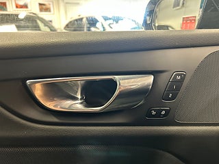 Volvo V60 Recharge T6 AWD Automat R-Design Drag/Värmare/S&V-Däck – bild 19