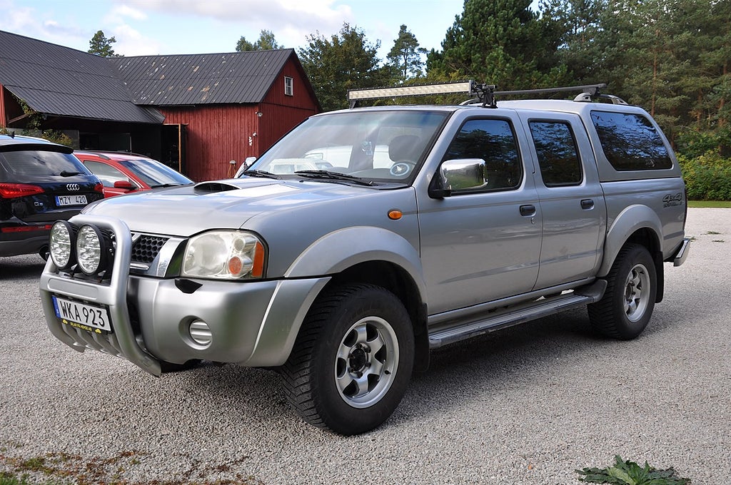 Nissan Navara Dubbelhytt 2.5 4WD Manuell 133hk