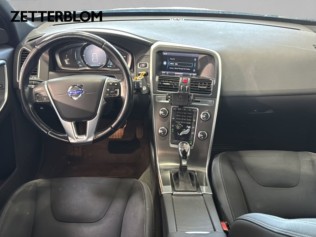 SUV Volvo XC60 10 av 14