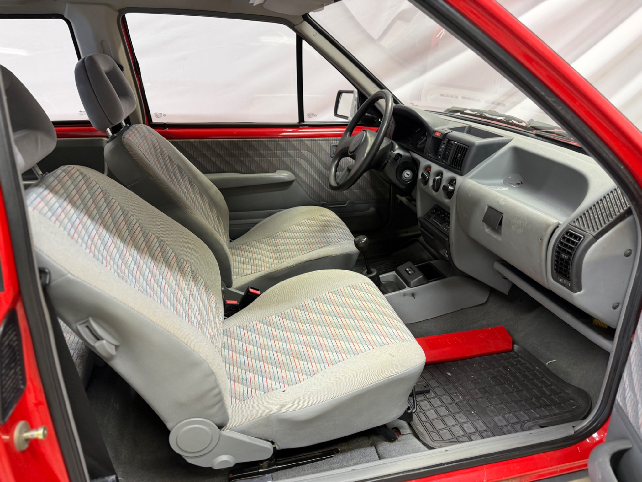 Opel Corsa 3-dörrar 1.4i Besiktigad 1992, bild 7/10